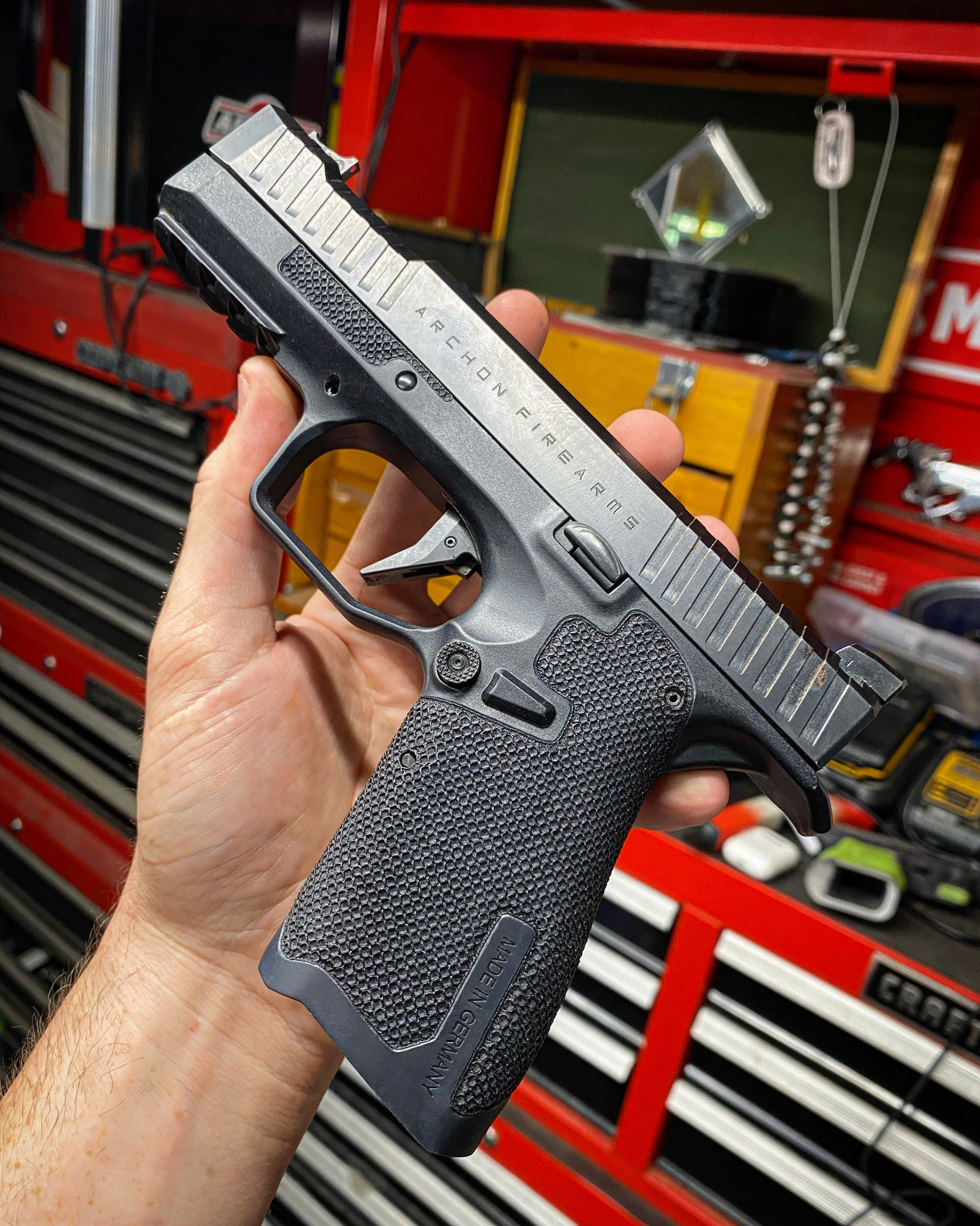 30886177-73E0-439E-9655-C075E101879D